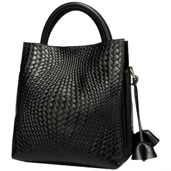 The 2025 new model of Qiandian genuine leather women's bag, a large-capacity handbag with a feminine charm, is a single-shoulder woven pattern handbag that can be carried by hand The 2025 new model of Qiandian genuine leather women's bag, a large-capacity handbag with a feminine charm, is a single-shoulder woven pattern handbag that can be carried by hand