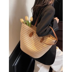 The 2025 summer new straw-woven women's bag is fashionable, versatile, and has a large capacity. It is a single-shoulder bag for classes and commuting