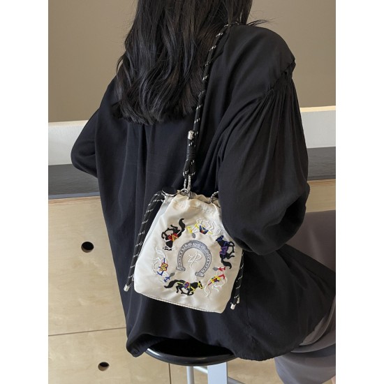 Fashionable and versatile ins nylon bag for women, new single-shoulder crossbody bag, summer mobile phone bag, niche embroidered bucket