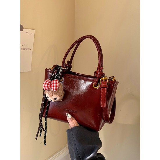 The 2025 new oil-wax leather fashionable and versatile small square bag for commuting, women's bag with large capacity and light weight, and shoulder crossbody bag The 2025 new oil-wax leather fashionable and versatile small square bag for commuting, women's bag with large capacity and light weight, and shoulder crossbody bag