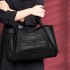 Qiandian crocodile pattern genuine leather large handbag for women, fashionable commuting mother and child, large-capacity tote, single-shoulder crossbody bag