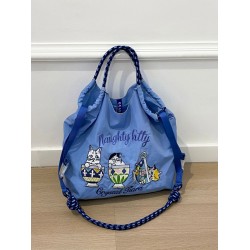 The ball Chain-like embroidered shopping bag is fashionable, versatile, and suitable for commuting. It is a large-capacity hand-held bag and a crossbody tote bag