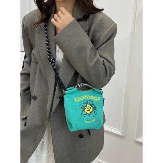The sunflower ball chain mobile phone bag of the same style as Mali, a Japanese mini and versatile single-shoulder crossbody small square bag The sunflower ball chain mobile phone bag of the same style as Mali, a Japanese mini and versatile single-shoulder crossbody small square bag