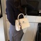 The new fashionable and color-blocking hand-held small square bag for women, the unique and high-quality single-shoulder bag with a retro lock button, and the crossbody bag The new fashionable and color-blocking hand-held small square bag for women, the unique and high-quality single-shoulder bag with a retro lock button, and the crossbody bag