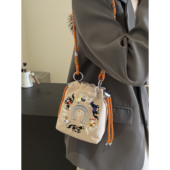 Fashionable and versatile ins nylon bag for women, new single-shoulder crossbody bag, summer mobile phone bag, niche embroidered bucket