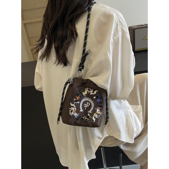 Fashionable and versatile ins nylon bag for women, new single-shoulder crossbody bag, summer mobile phone bag, niche embroidered bucket