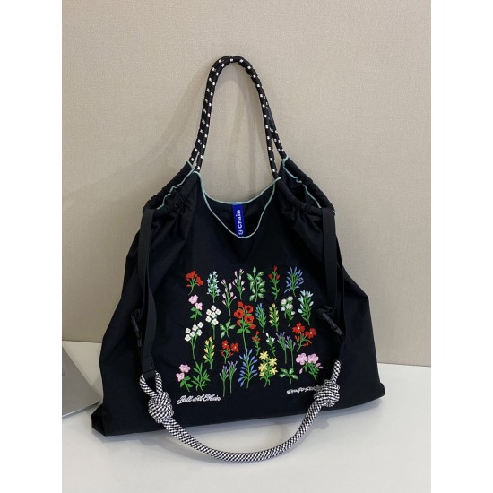 Ball Chain floral embroidery shopping bag, single-room tote bag, large-capacity crossbody bag, versatile commuter woman Ball Chain floral embroidery shopping bag, single-room tote bag, large-capacity crossbody bag, versatile commuter woman