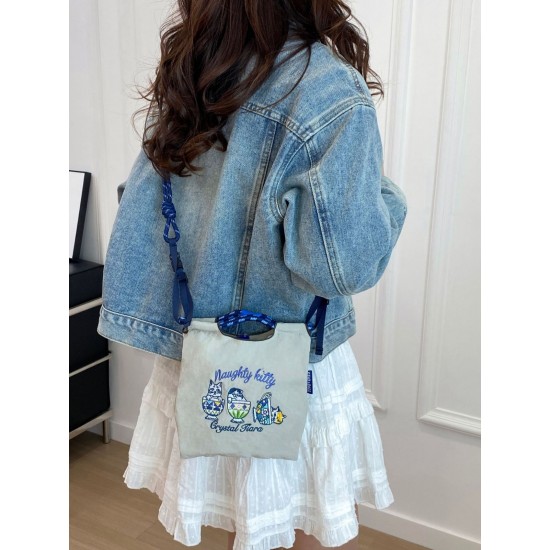 The ball Chain-like embroidered shopping bag is fashionable, versatile, and suitable for commuting. It is a large-capacity hand-held bag and a crossbody tote bag The ball Chain-like embroidered shopping bag is fashionable, versatile, and suitable for commuting. It is a large-capacity hand-held bag and a crossbody tote bag