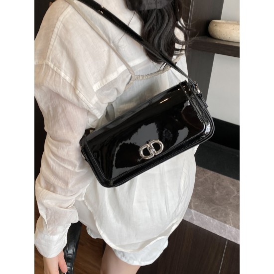The new fashionable underarm square bag from Europe and America in 2025, with a high-end and elegant style, is a portable single-shoulder crossbody bag for women