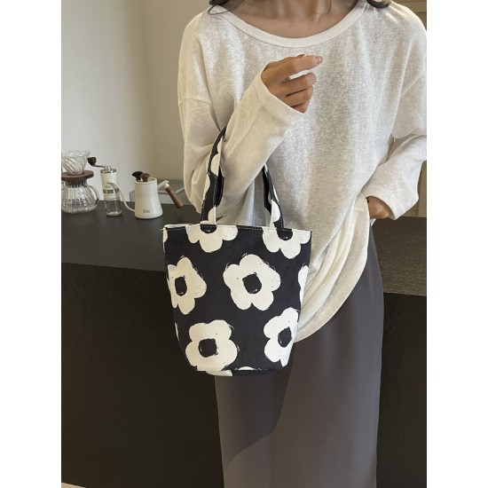 A small floral canvas bag, a large white bucket for women on Instagram, a baby bag, and a handbag for mom to go out to work and commute A small floral canvas bag, a large white bucket for women on Instagram, a baby bag, and a handbag for mom to go out to work and commute