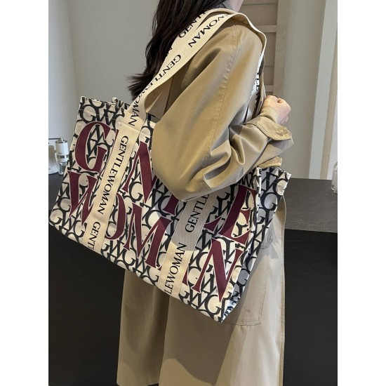 The 2025 new Gentle Woman large-capacity letter single-shoulder tote is a fashionable and versatile canvas bag for class commuting The 2025 new Gentle Woman large-capacity letter single-shoulder tote is a fashionable and versatile canvas bag for class commuting