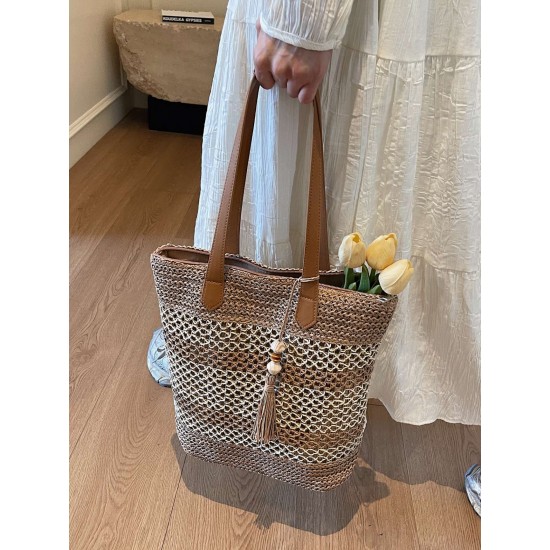 The 2025 summer new tassel fashion and versatile hollowed-out woven bag, straw woven bag, beach bag, single-shoulder bag and women's bag