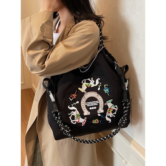 The ballchain hand-held shopping bag with red horse embroidery, a large-capacity tote bag, and a single-shoulder bag are waterproof, the same style as the Internet celebrity The ballchain hand-held shopping bag with red horse embroidery, a large-capacity tote bag, and a single-shoulder bag are waterproof, the same style as the Internet celebrity