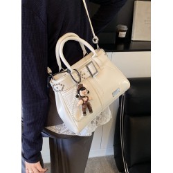 The 2025 early spring new handbag is versatile, high-end, large-capacity, single-shoulder, belt, pant, crossbody women's bag, and can be worn on one shoulder or crossbody