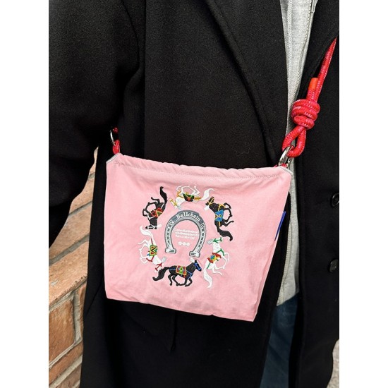 The new summer Japanese-style embroidered mobile phone bag is fashionable and versatile. The small square bag for work and commuting is lightweight and can be carried diagonally on one shoulder The new summer Japanese-style embroidered mobile phone bag is fashionable and versatile. The small square bag for work and commuting is lightweight and can be carried diagonally on one shoulder